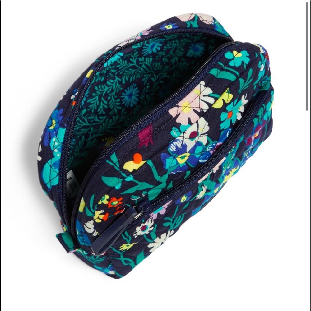 NWT Vera Bradley Iconic Medium Cosmetic bag